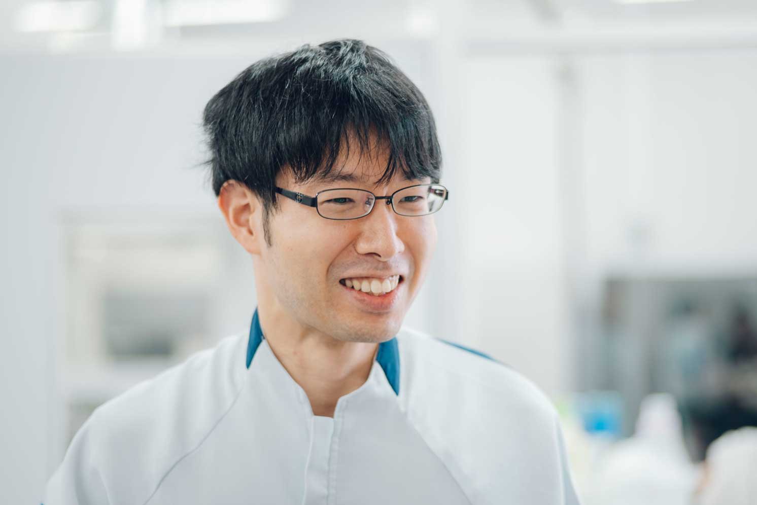 インタビューを受ける中須慧さんの写真