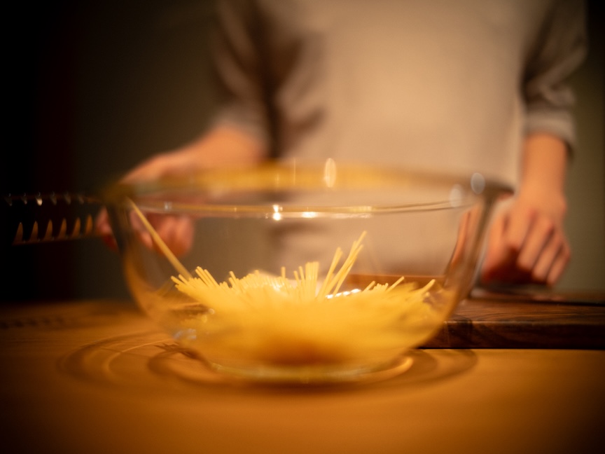 パスタが入ったボウルの写真