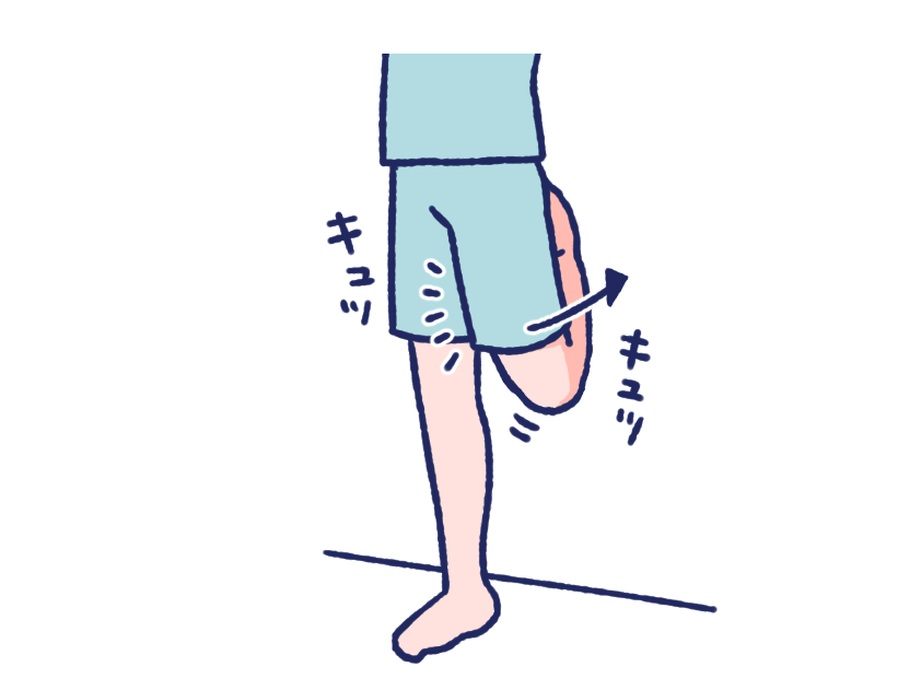 太もも前面ストレッチをしている女性