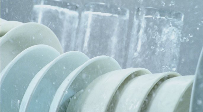 写真：食洗機での洗浄