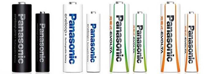 Panasonic eneloopのブラック・ホワイトカラー, Panasonic 充電式 EVOLTAのグリーン・オレンジカラーがそれぞれ並んでいるイメージ