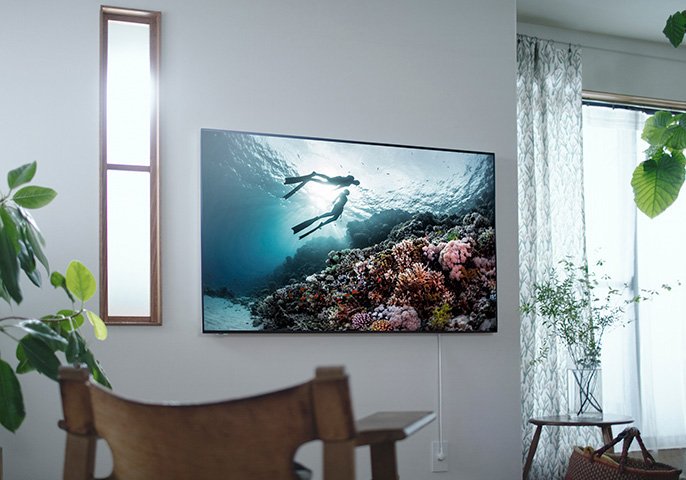 壁掛けされたウォールフィットテレビの写真