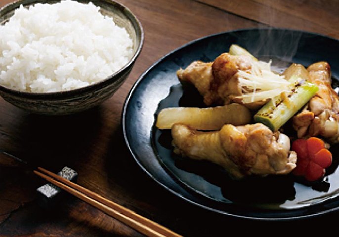 食卓のご飯とおかずの写真
