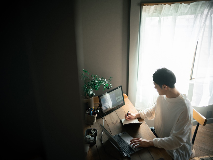 写真：パソコンを操作している様子