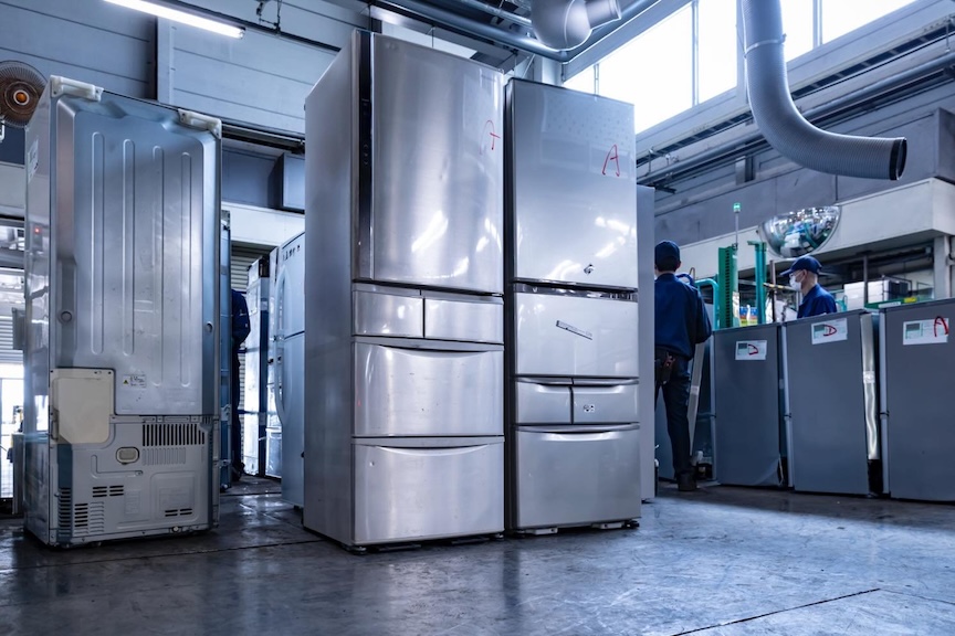 作業所内に置いてある冷蔵庫の写真