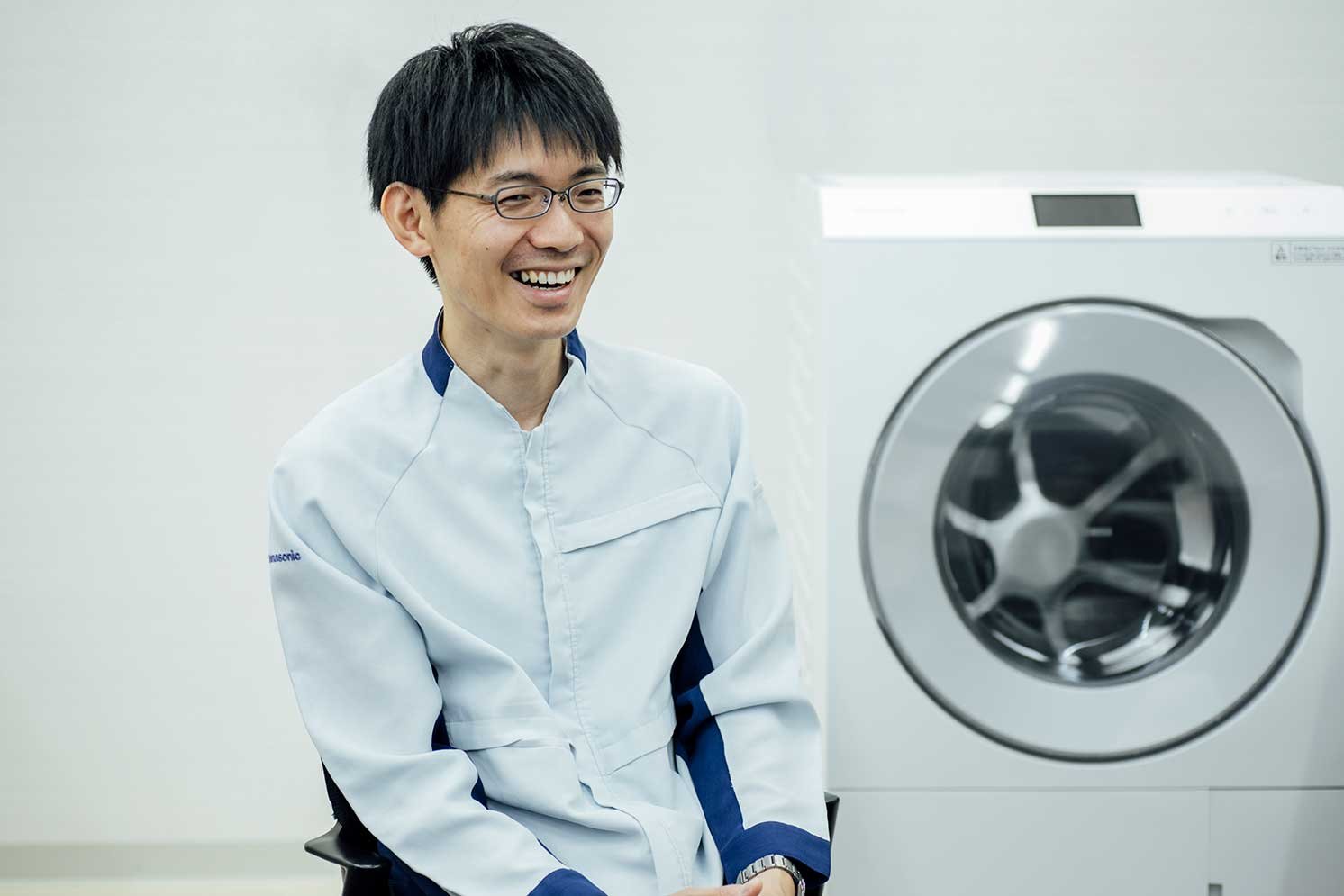 話している様子の工藤慶之の写真