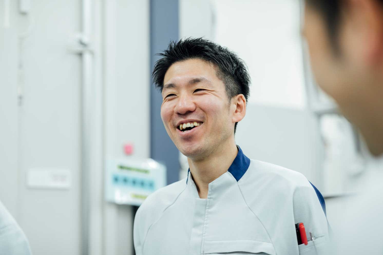 話している川瀬尚希の写真