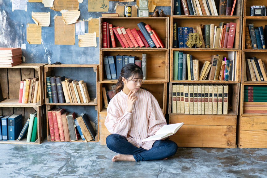 本を読んでいるイメージ