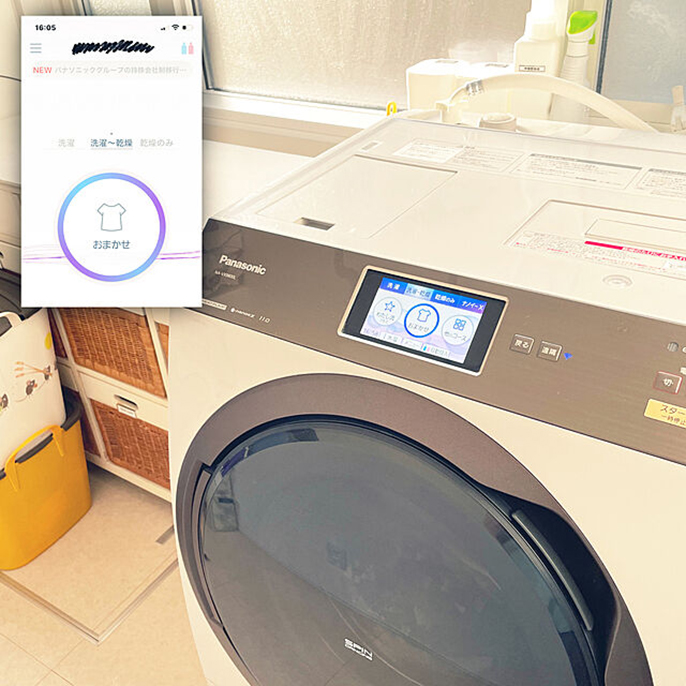 イメージ：洗濯機と、スマートフォンの操作画面