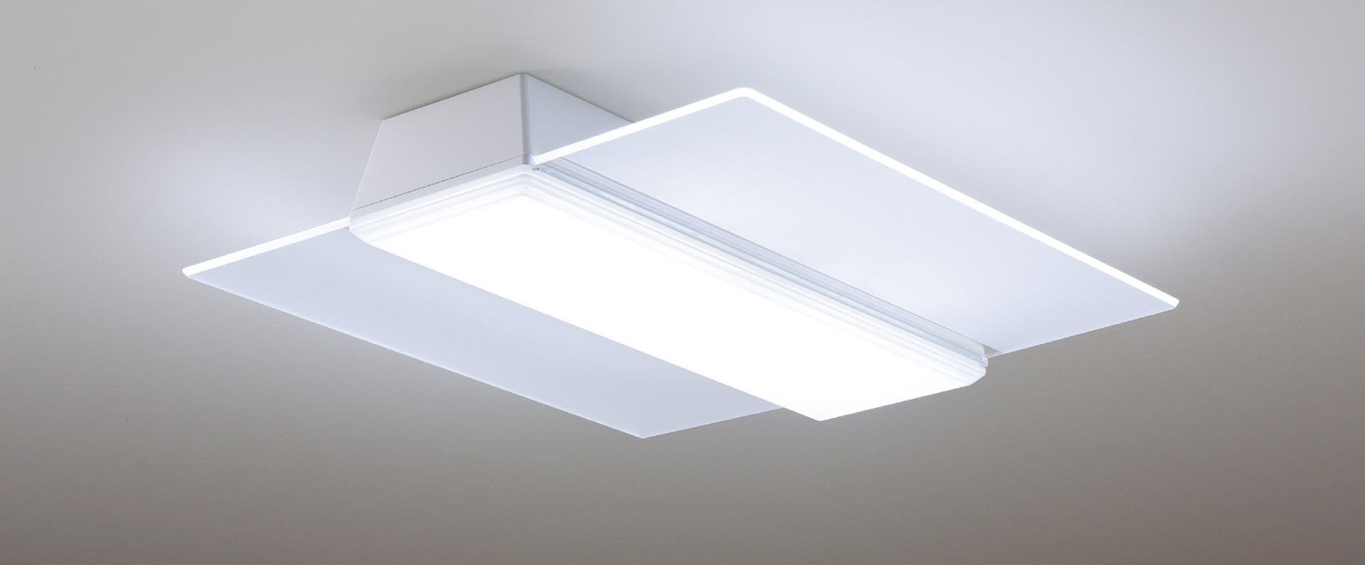 光が広がり、壁や天井も明るい