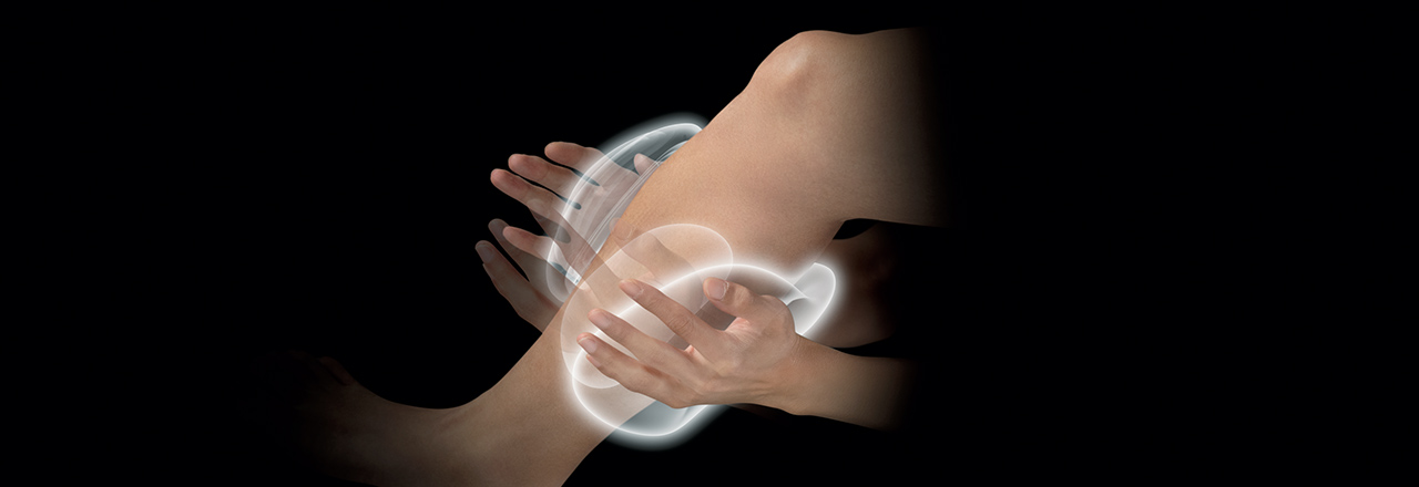 ふくらはぎをもみほぐしているイメージ図