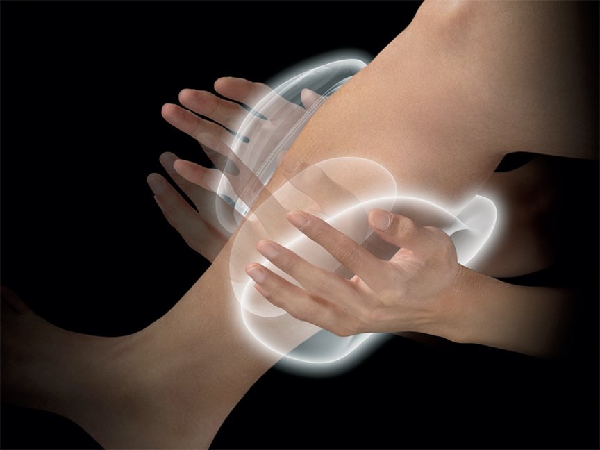 ふくらはぎをもみほぐしているイメージ図