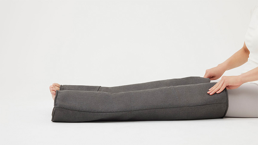 写真：奥まで脚を入れる様子