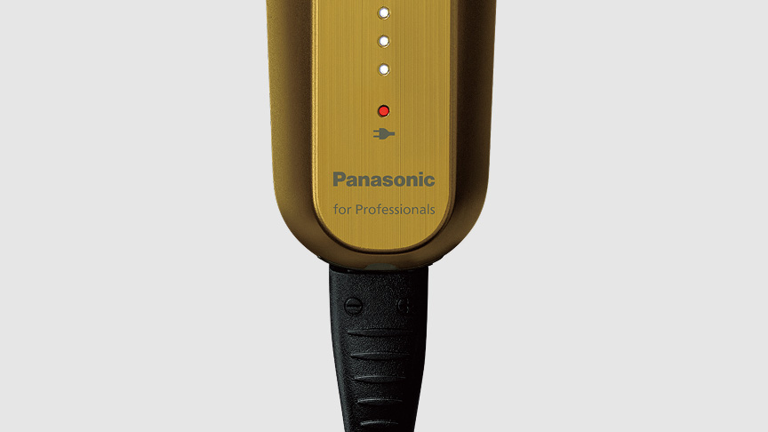 写真：本体をコードに繋いだ様子