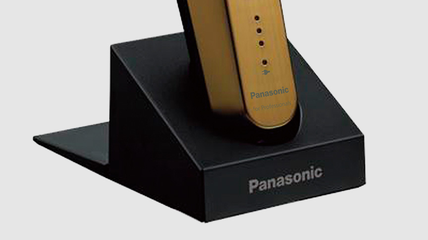 写真：本体を充電スタンドにセットした様子