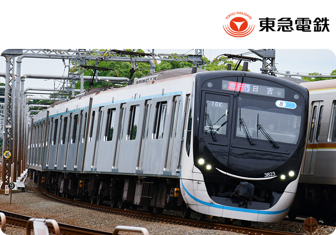 東急電鉄 目黒線 新型車両3020系が線路を走っている画像です。画像の右上には東急電鉄のロゴがあります。
