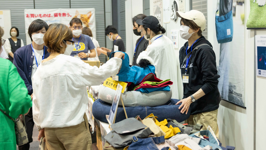 チャリティマーケットの様子です。