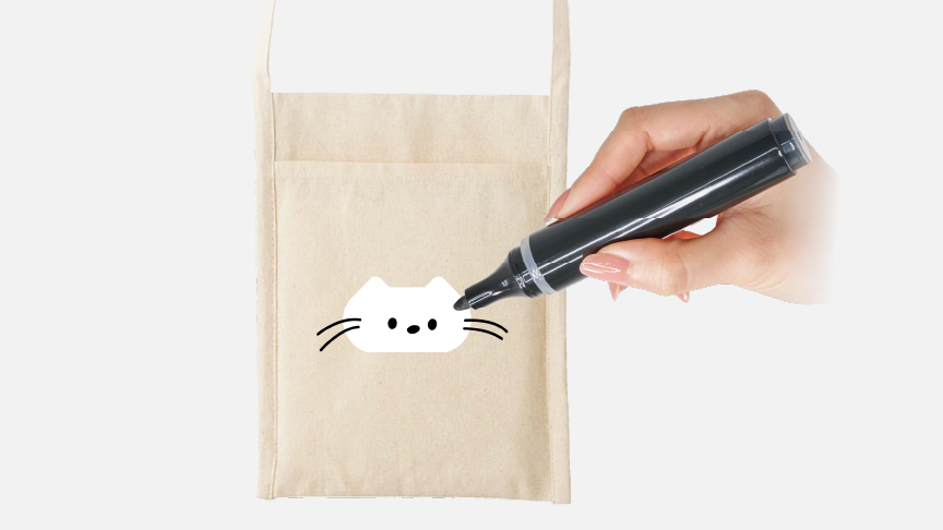 オフィシャルサコッシュの写真です。ペンやスタンプで自由にデコレーションできます。