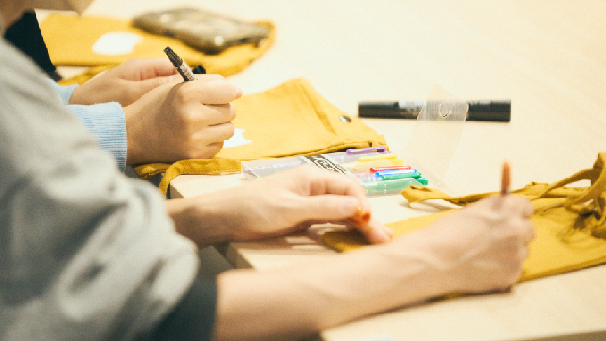 オリジナルサコッシュの写真です。ペンで自由にアレンジできます。