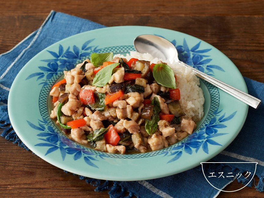 鶏肉のバジル炒め（タイ風）