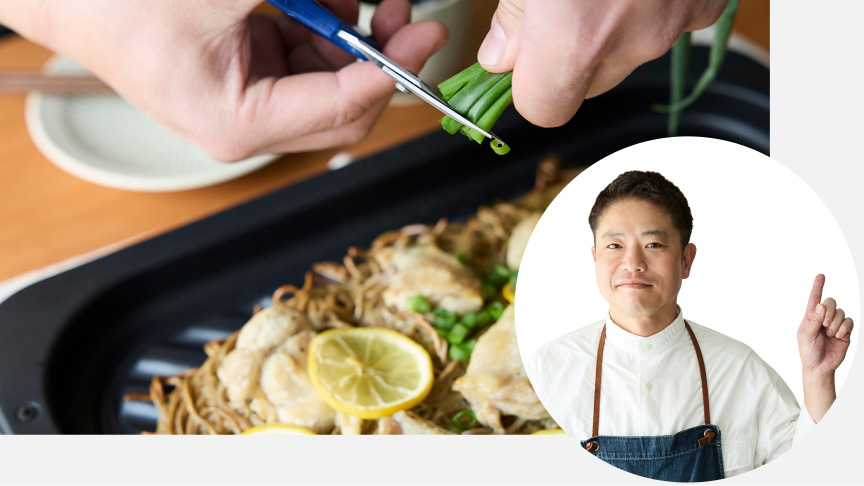 写真：レンジのグリル皿に並べられた食材