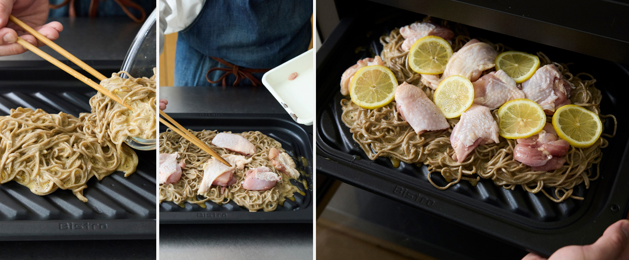 写真：グリル皿を使用してグリルチキン瓦焼きそばを作るようす