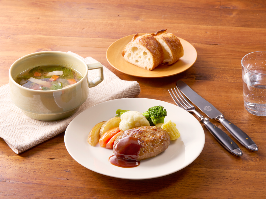 画像：ハンバーグとミネストローネ