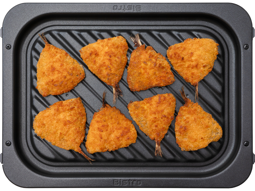 ヒートグリル皿にあじフライが8枚載っている様子。