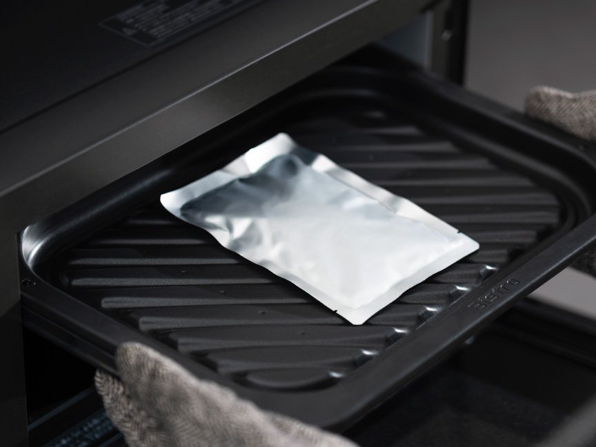 レトルトパックをそのまま庫内に入れている画像です。