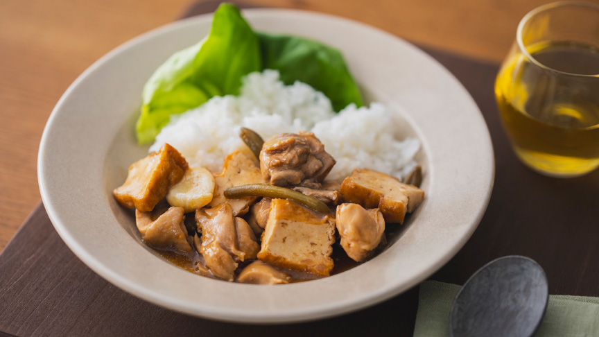 鶏肉と厚揚げのアドボ風
