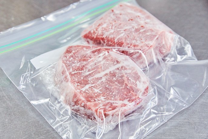 写真：フリーザーバッグに入った牛肉