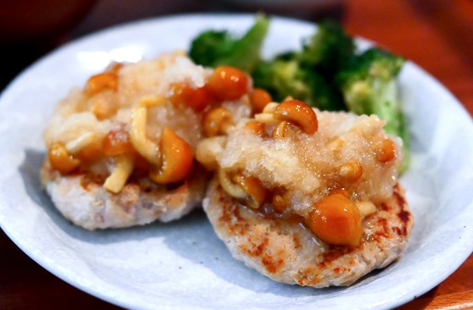 写真：大根おろしとポン酢と一緒にあえてあるなめこ