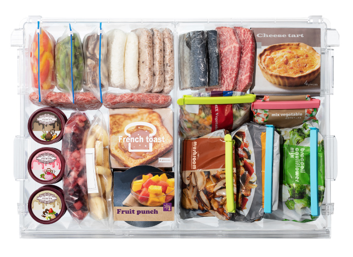 上の段：ごはんやアイスなどよく使う食品を見やすく収納