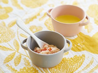 画像：食卓に並んだ離乳食