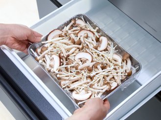 クーリングアシストルームに食品を入れている画像です。