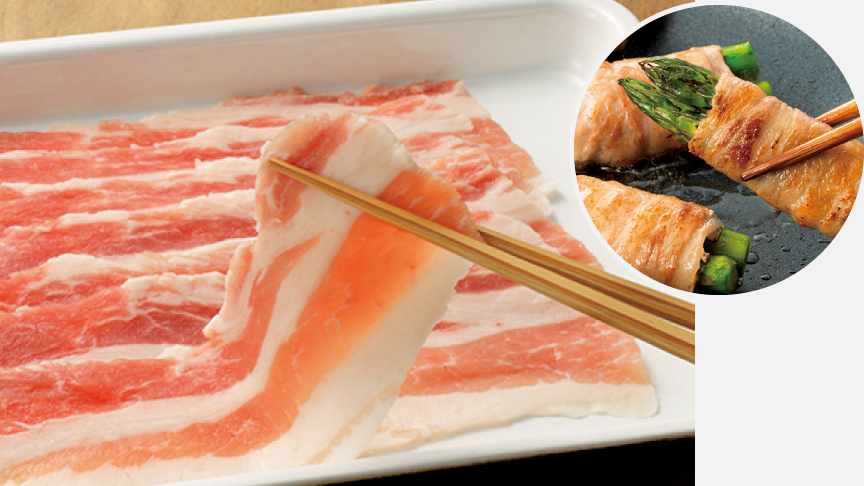 画像：豚肉のバラ肉スライスをお箸ではがしている写真