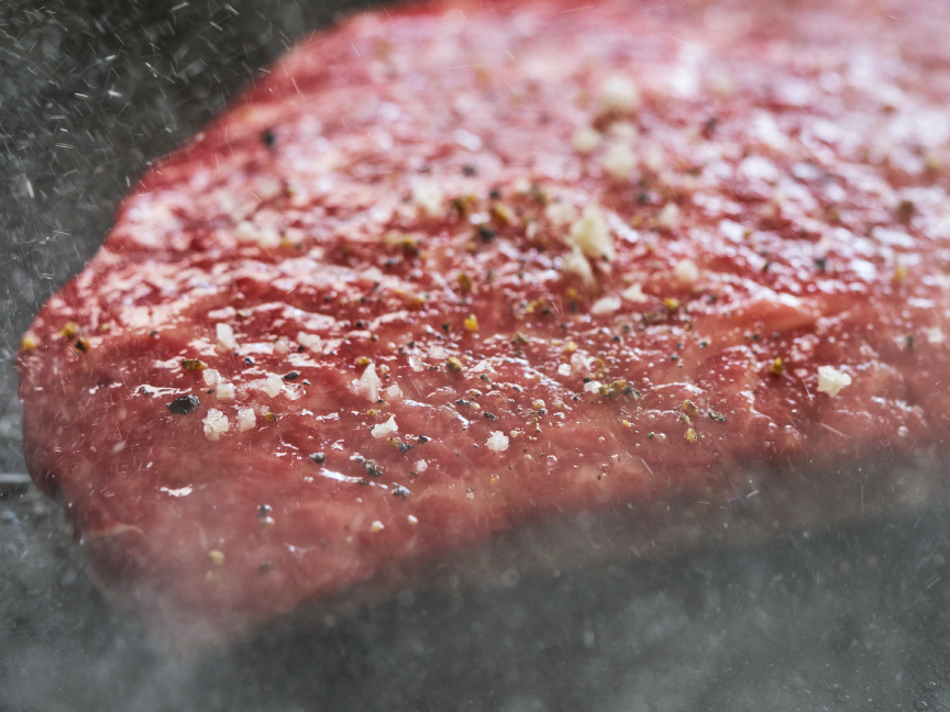 画像：肉を焼くイメージ