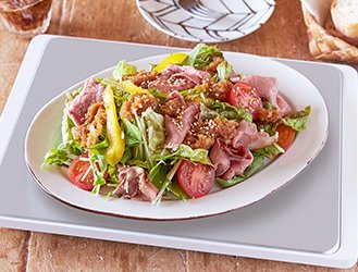 ローストビーフの和風サラダの料理の写真です。クリックするとレシピの紹介ページにリンクします。