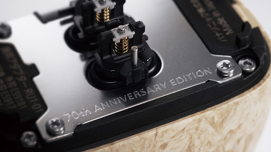 写真：シェーバー事業70周年記念刻印