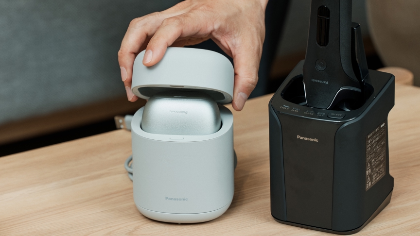 写真：洗浄充電器とパームインポッド