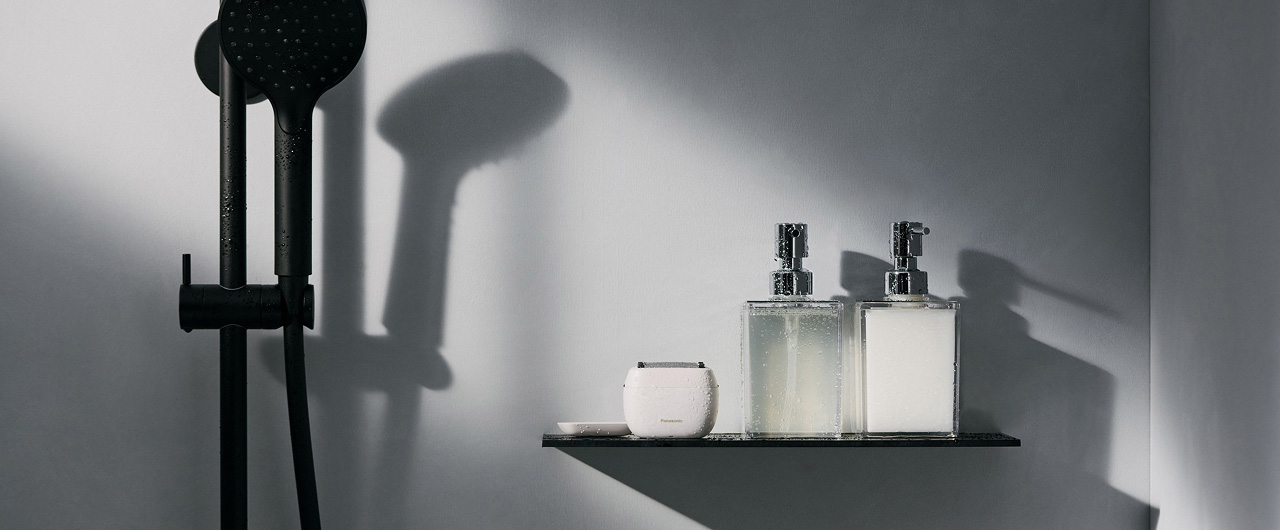 写真：ラムダッシュパームインが浴室に置いてある様子