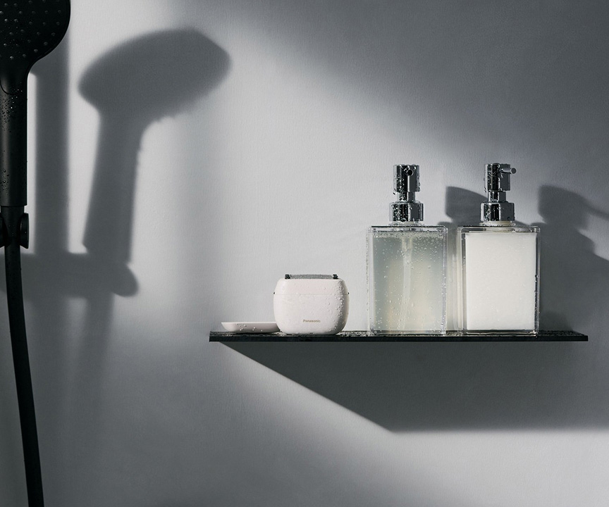 写真：ラムダッシュパームインが浴室に置いてある様子