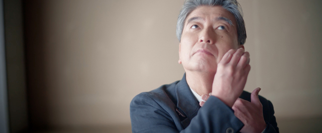 写真：菊岡洋之さんがES-PV70を使用している様子