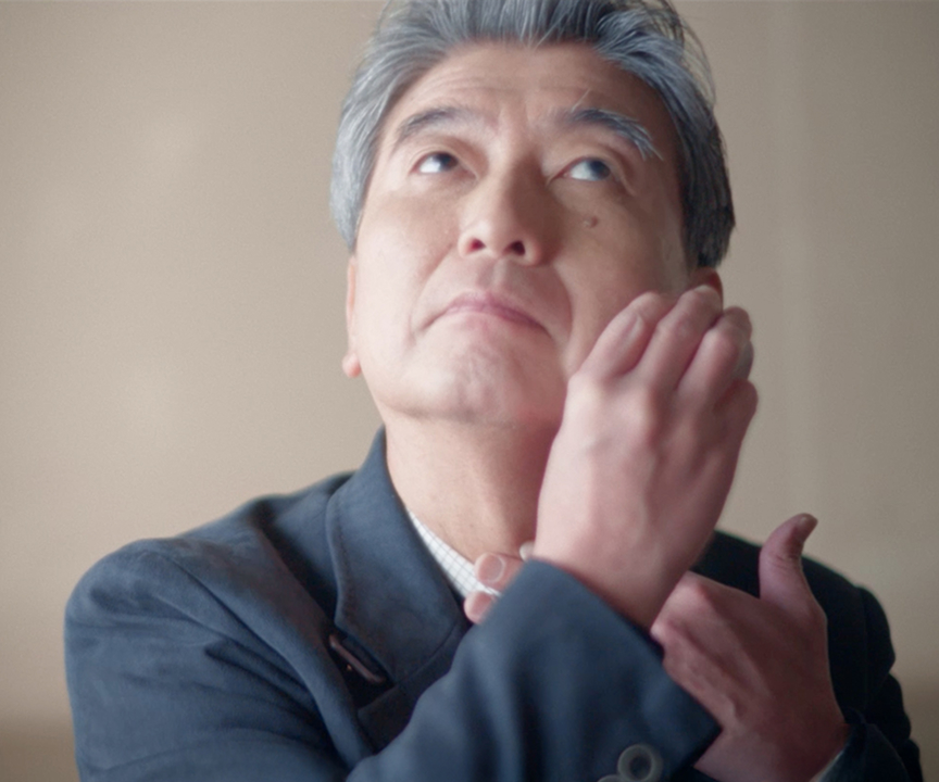 写真：菊岡洋之さんがES-PV70を使用している様子