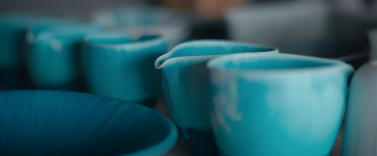 器が並んでいる様子