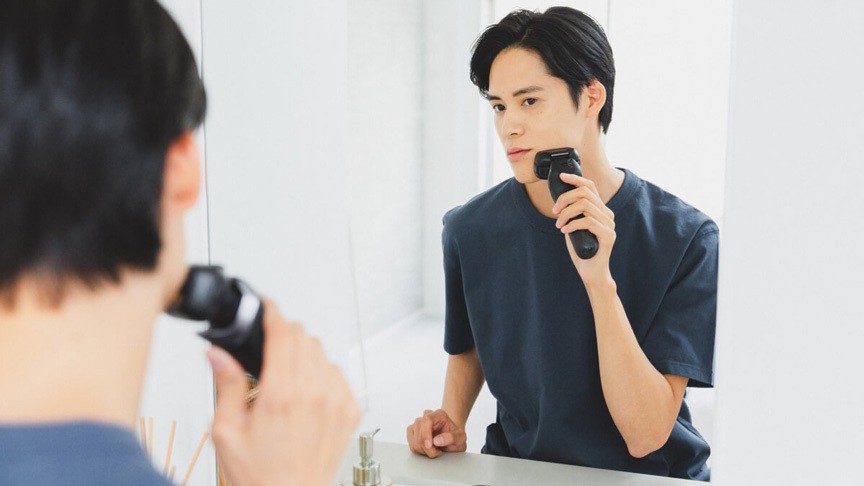 髭剃りによる肌荒れの原因とは？メンズモデルが実践する肌にやさしい剃り方とおすすめの電気シェーバー紹介