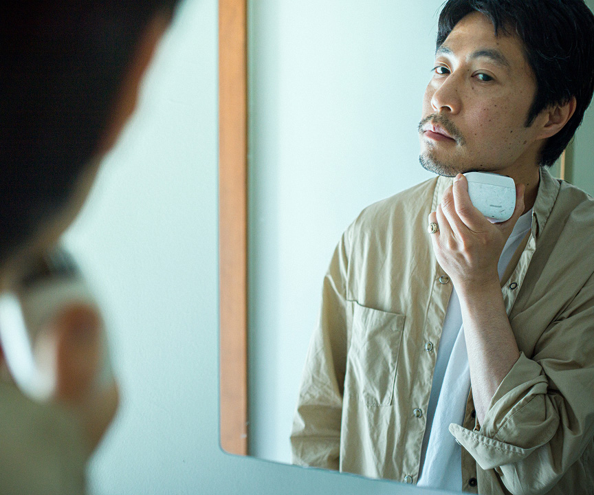 三部さんがラムダッシュ パームインを使用している様子