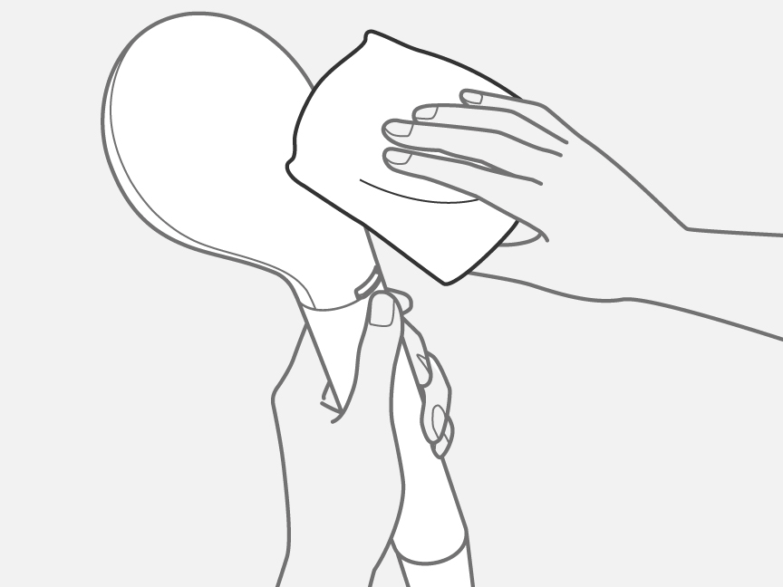 柔らかいスポンジや布を水にぬらして拭いているイメージ