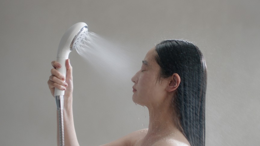 写真：ファインベールを顔に使用している様子