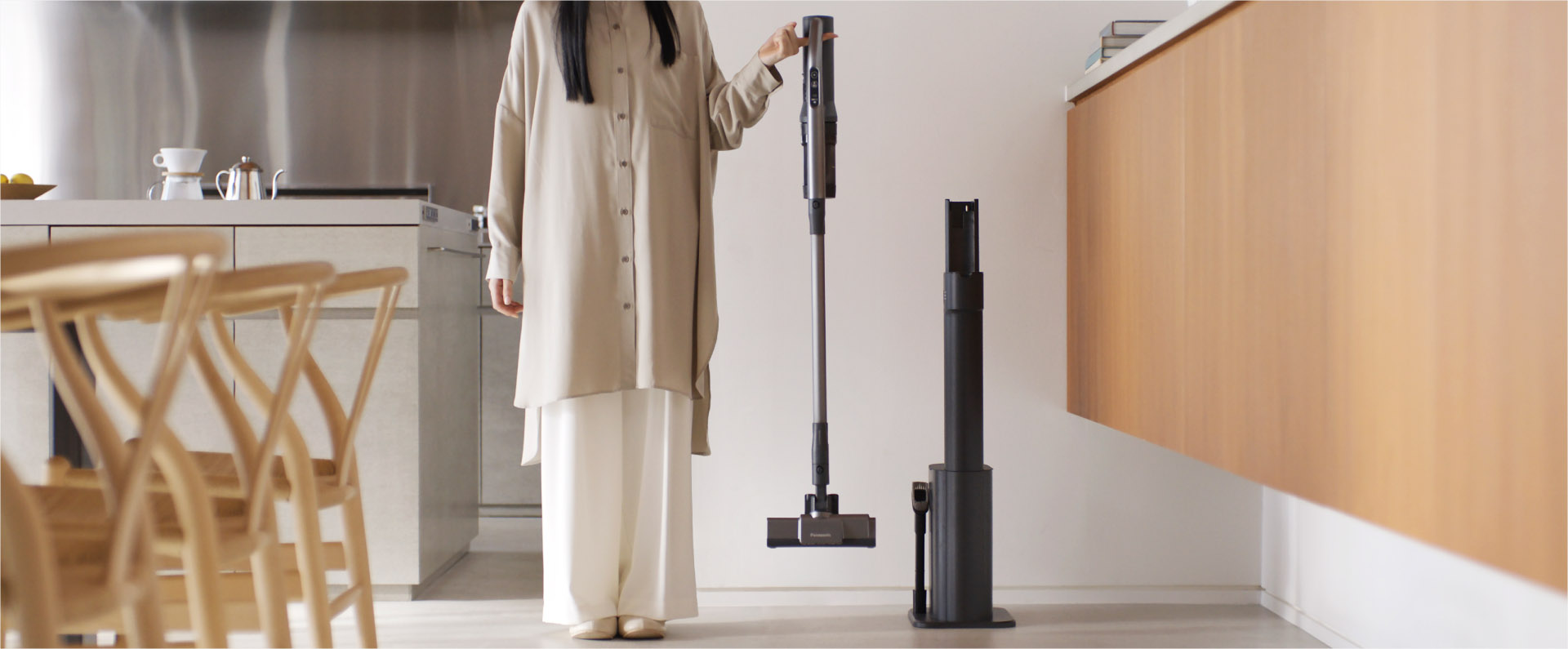 片手で軽々。 わずか1.2kgの軽さ